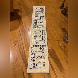 Mardi Gras‎ table runner
